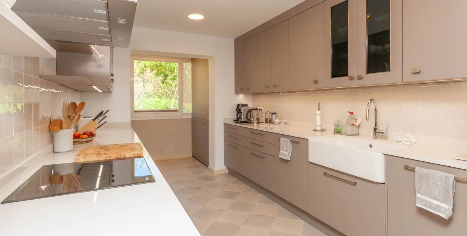 Venta de apartamento en planta media en Elviria 10