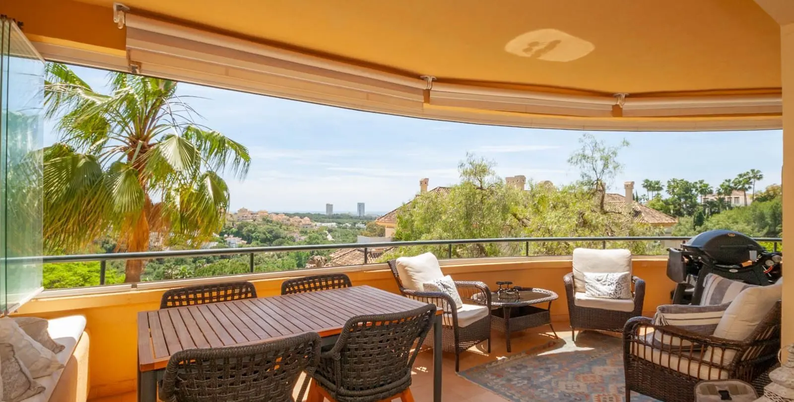 Venta de apartamento en planta media en Elviria 13