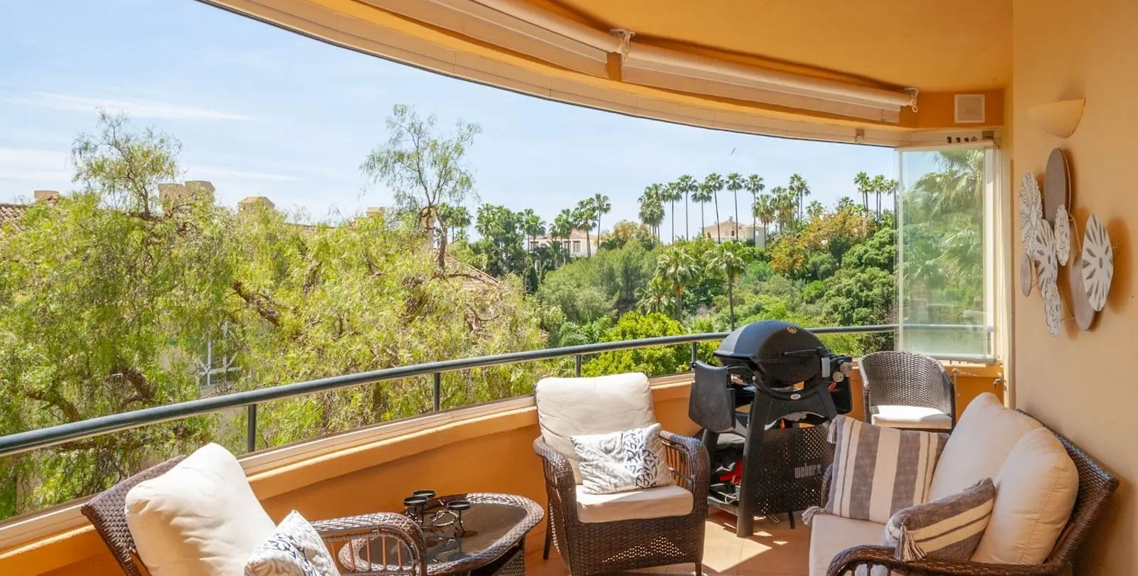Venta de apartamento en planta media en Elviria 14