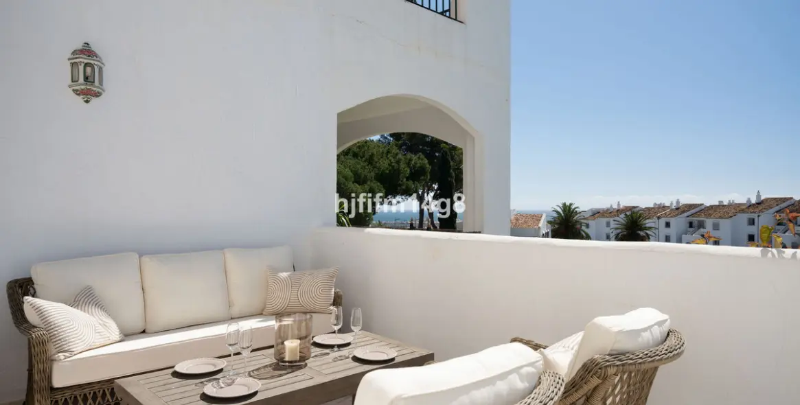 Sale of middle floor apartment in Nueva Andalucía 2