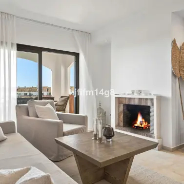 Sale of middle floor apartment in Nueva Andalucía
