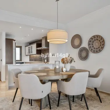 Sale of middle floor apartment in Nueva Andalucía