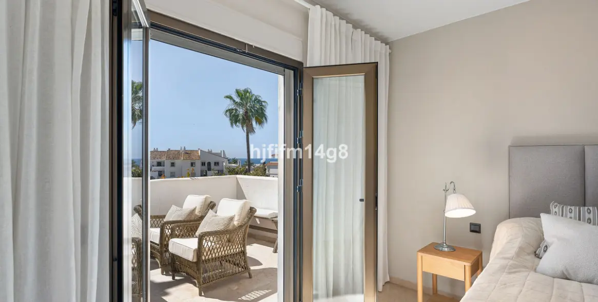 Sale of middle floor apartment in Nueva Andalucía 12