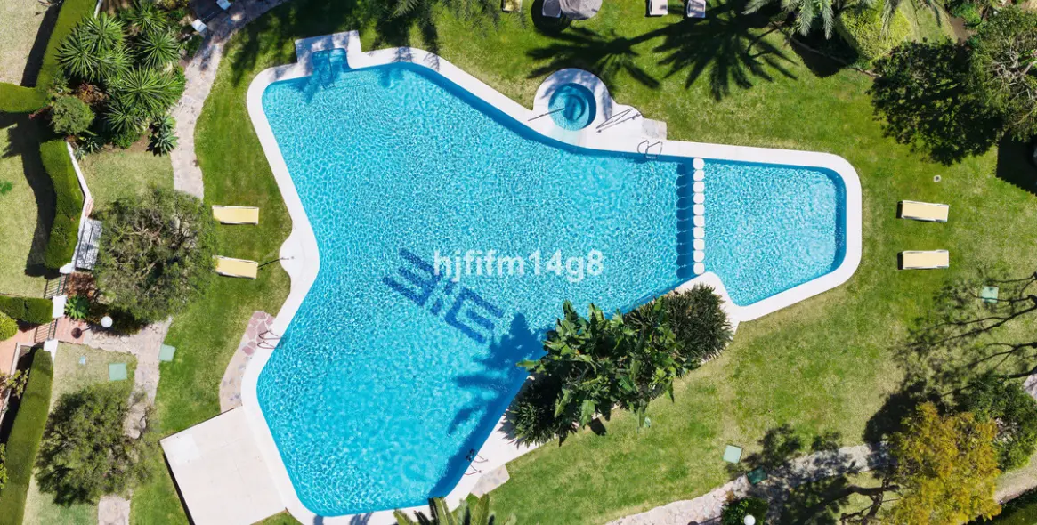 Sale of middle floor apartment in Nueva Andalucía 24