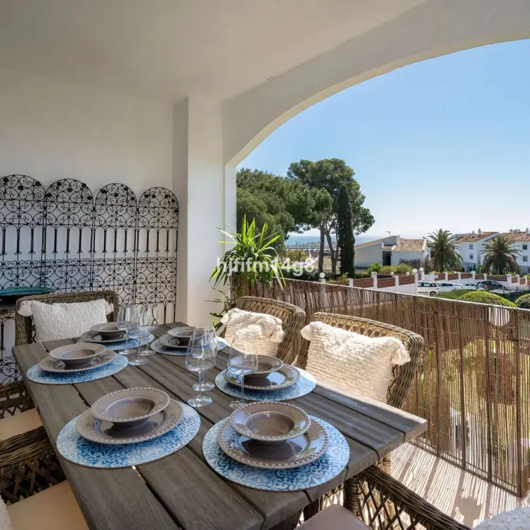 Sale of middle floor apartment in Nueva Andalucía