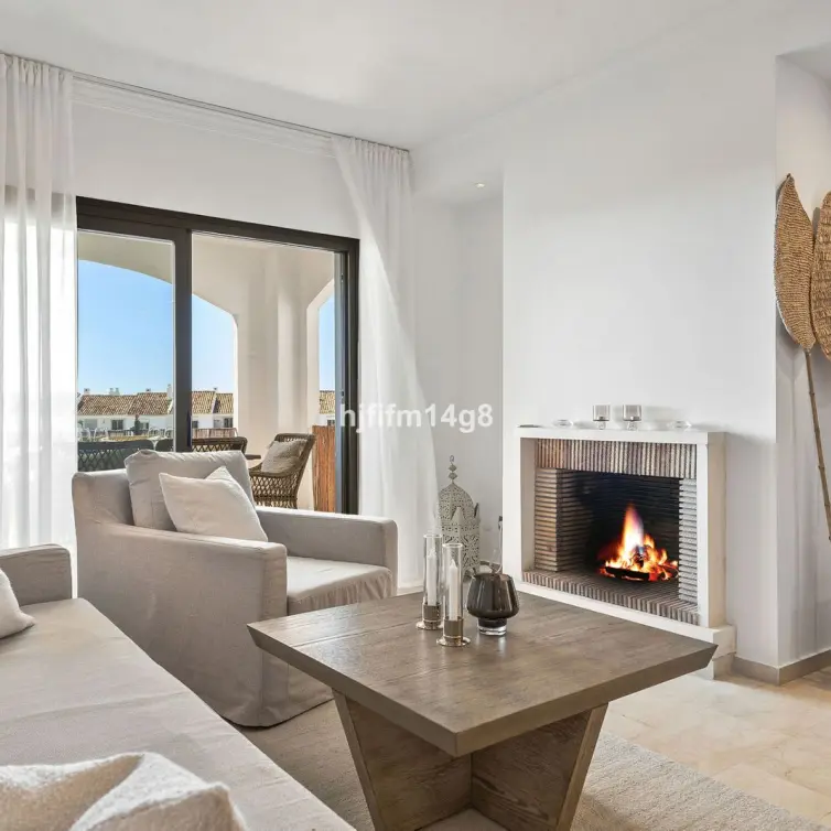Sale of middle floor apartment in Nueva Andalucía