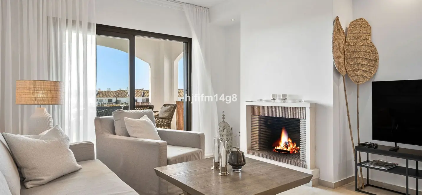 Sale of middle floor apartment in Nueva Andalucía 2