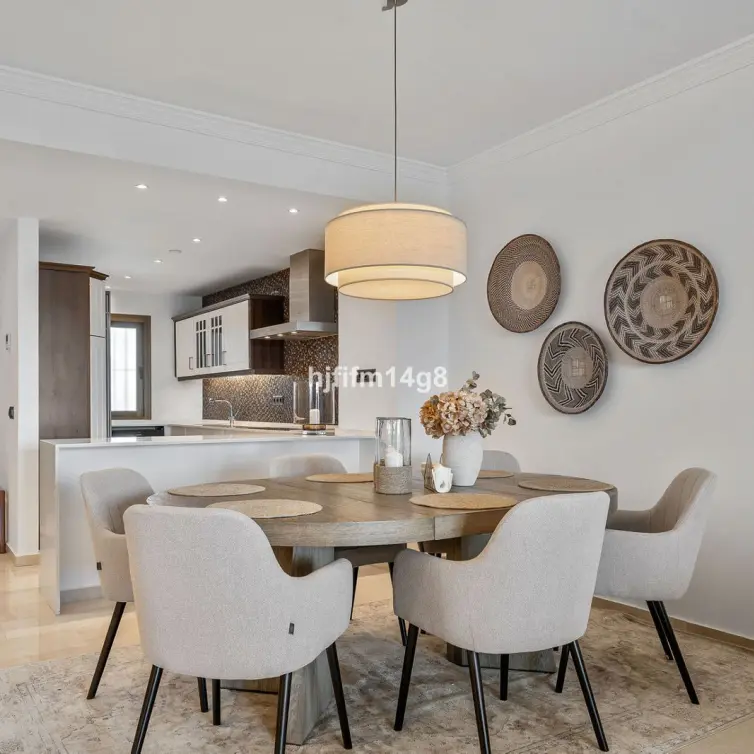 Sale of middle floor apartment in Nueva Andalucía