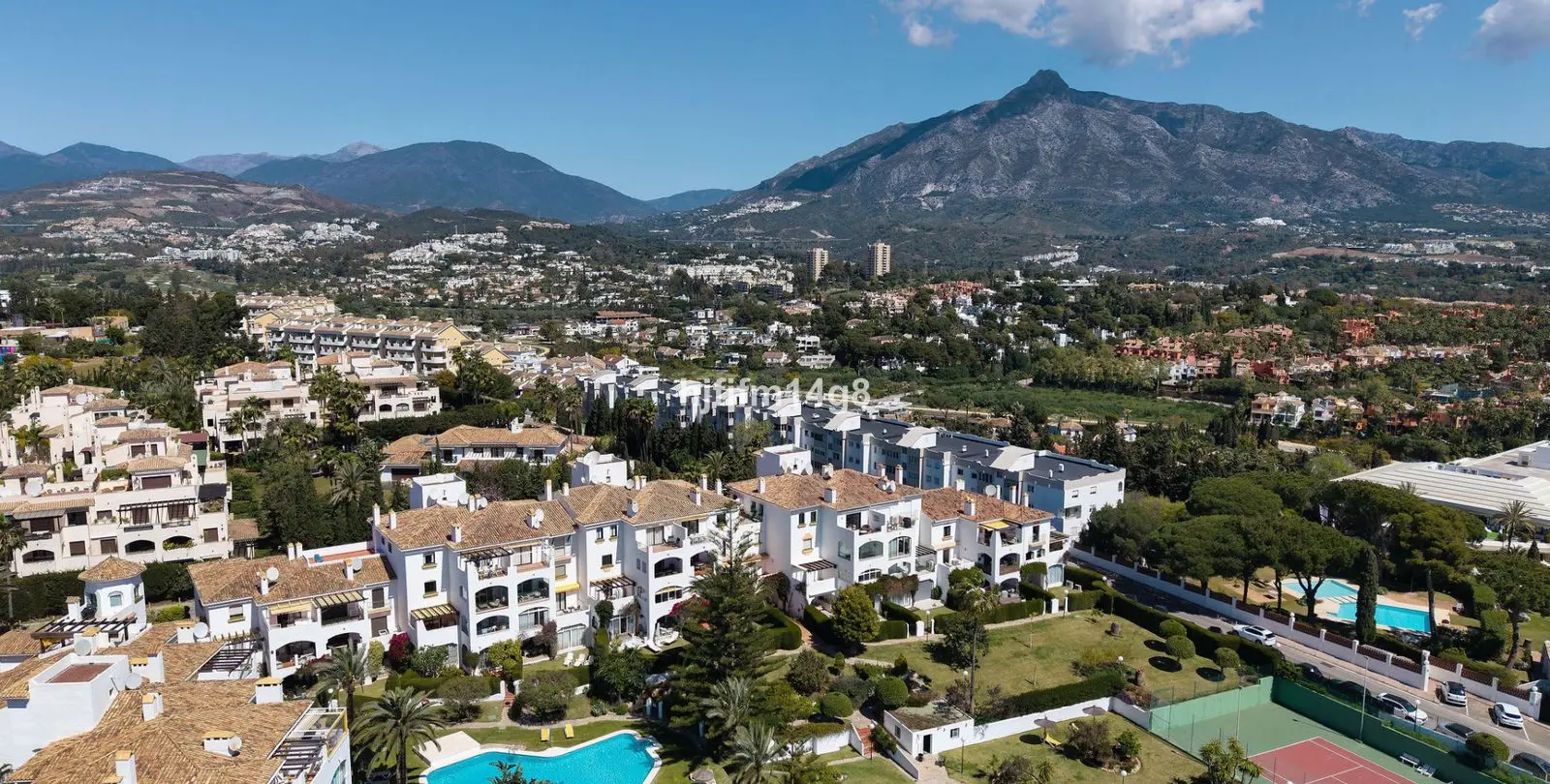 Продажа апартаментов на среднем этаже в Nueva Andalucía 26