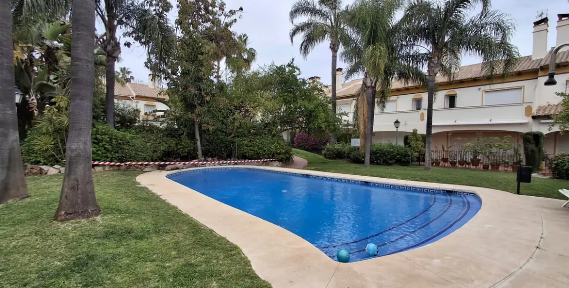 Sale of townhouse in Nueva Andalucía 10