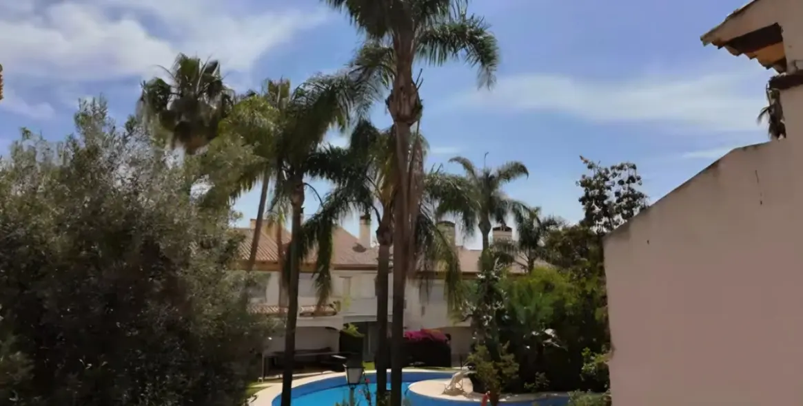 Sale of townhouse in Nueva Andalucía 24