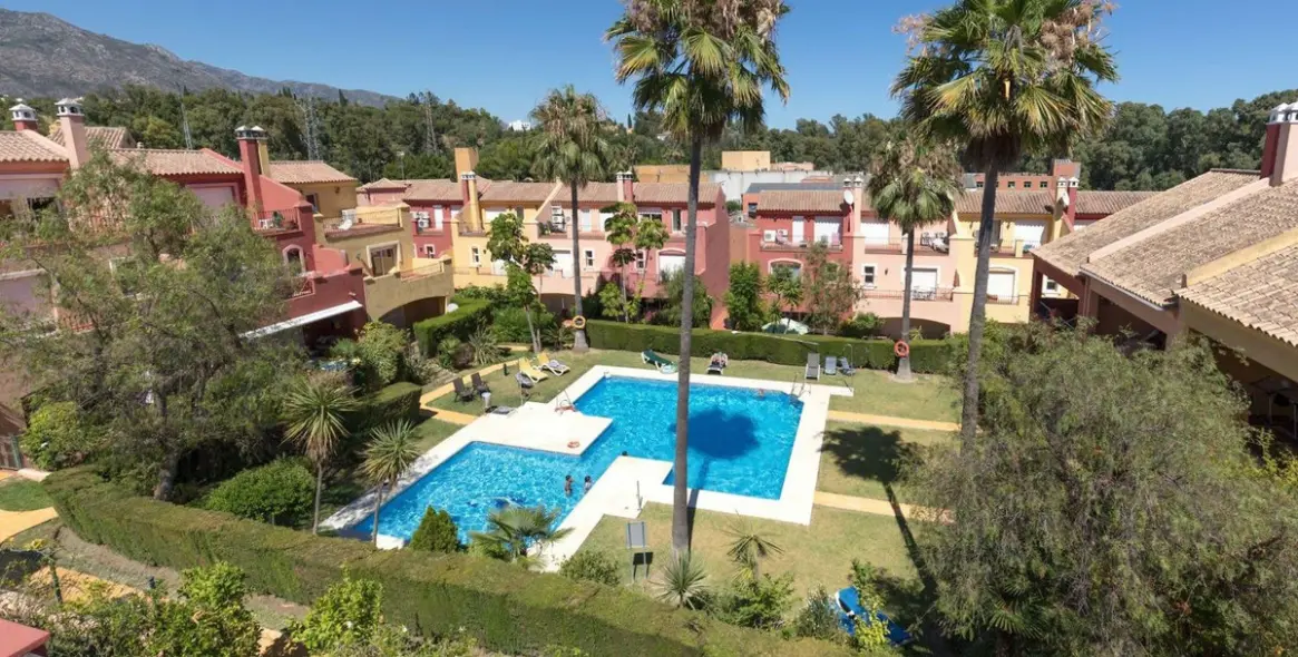 Sale of townhouse in The Golden Mile 1
