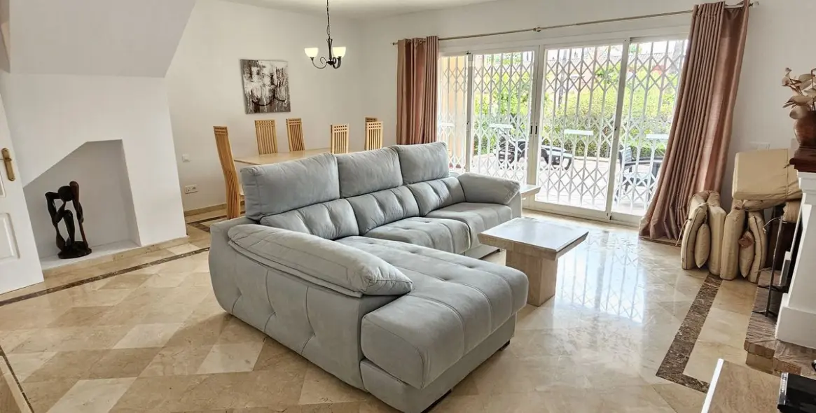 Sale of townhouse in The Golden Mile 3