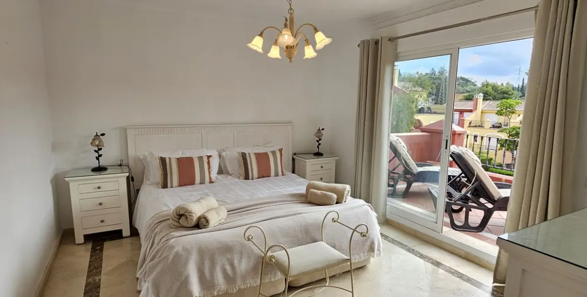 Sale of townhouse in The Golden Mile 5