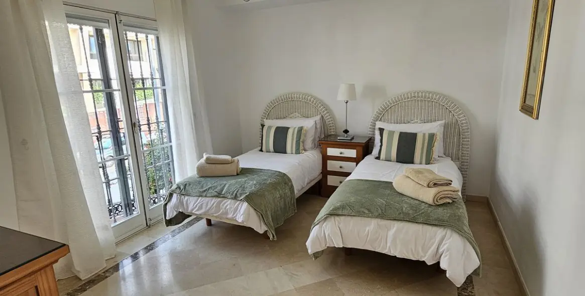 Sale of townhouse in The Golden Mile 7