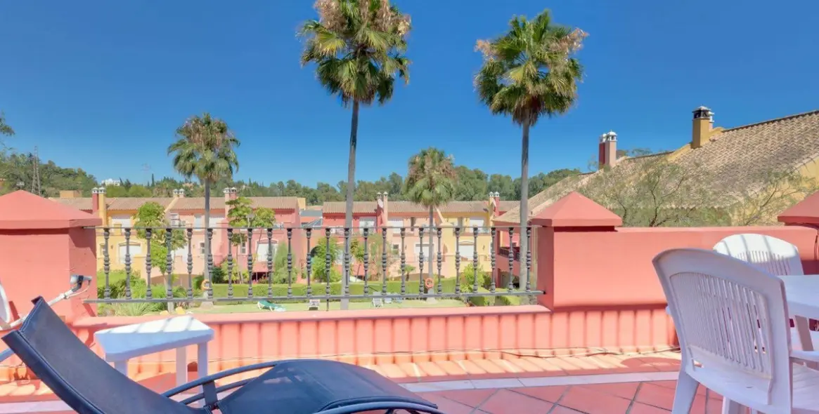 Sale of townhouse in The Golden Mile 11