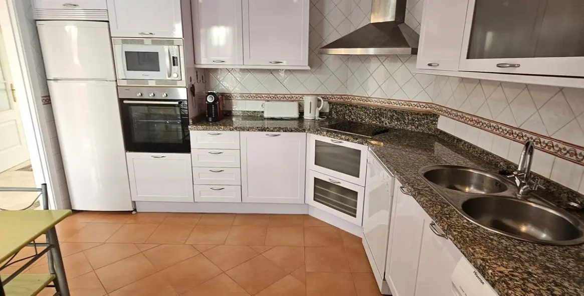 Sale of townhouse in The Golden Mile 12