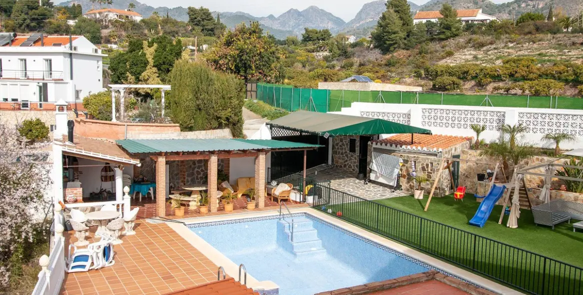 Sale of detached villa in Nerja 3