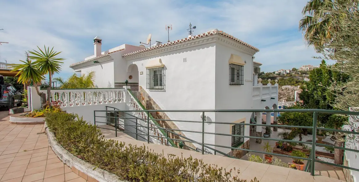 Sale of detached villa in Nerja 8