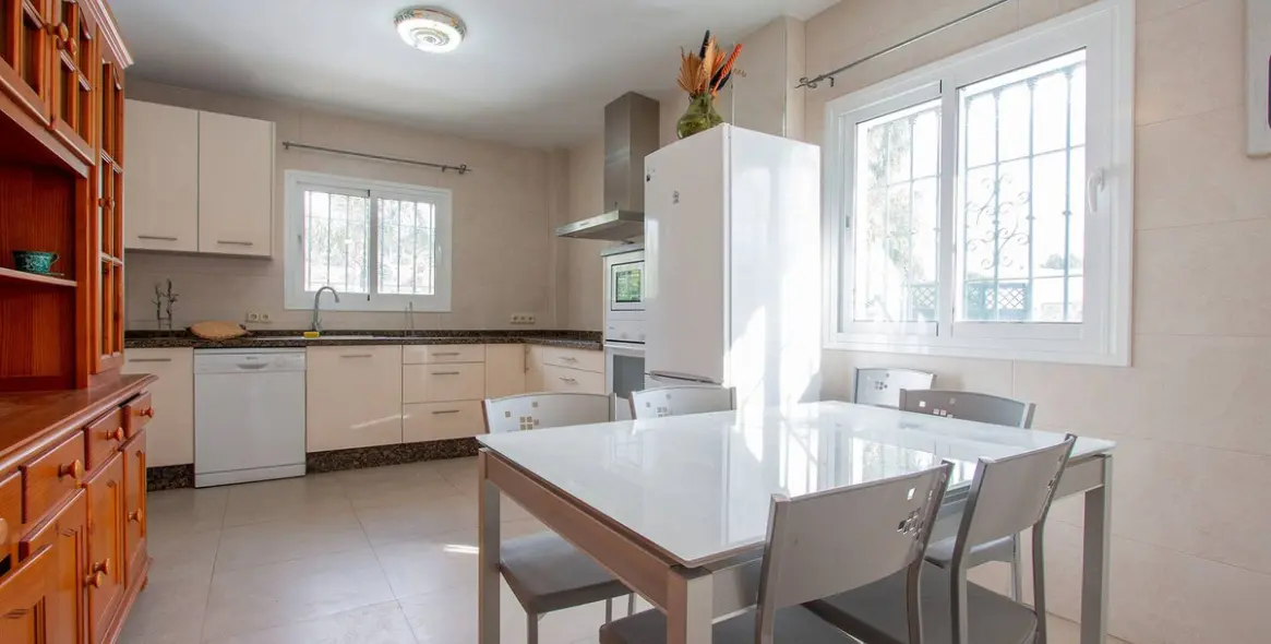 Sale of detached villa in Nerja 18