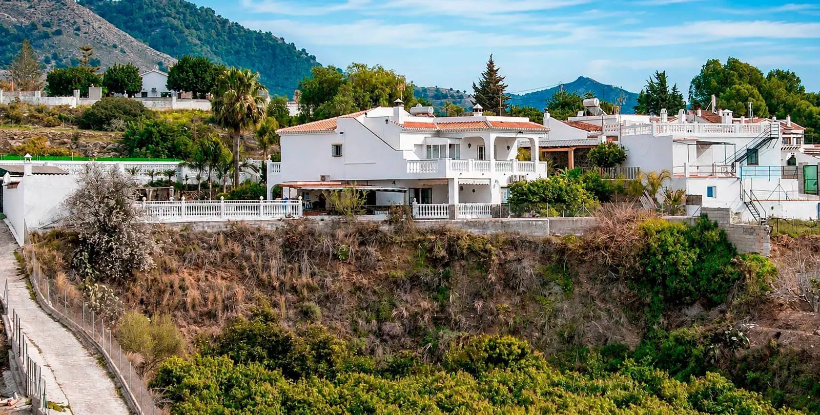 Sale of detached villa in Nerja 1