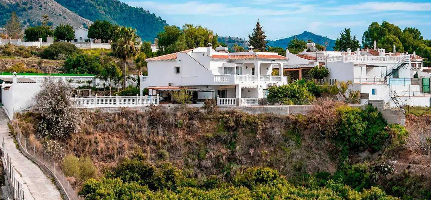 Venta de villa independiente en Nerja 0