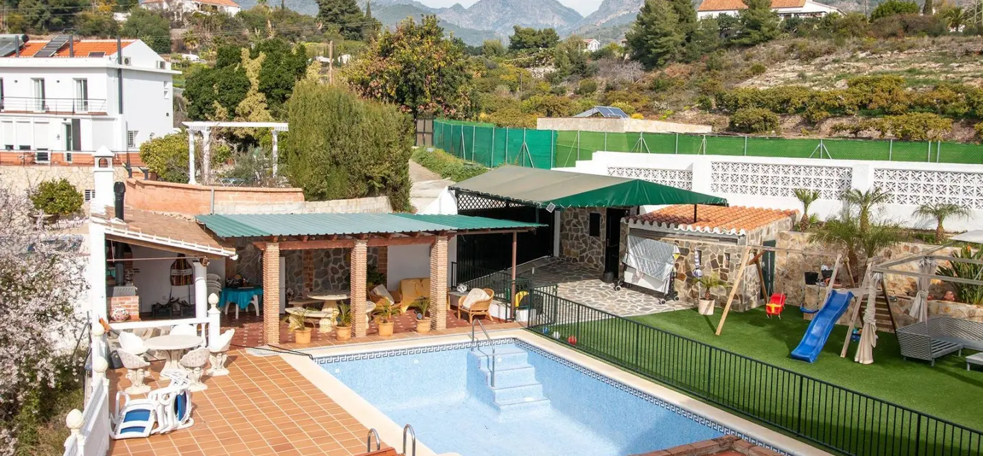 Venta de villa independiente en Nerja 2