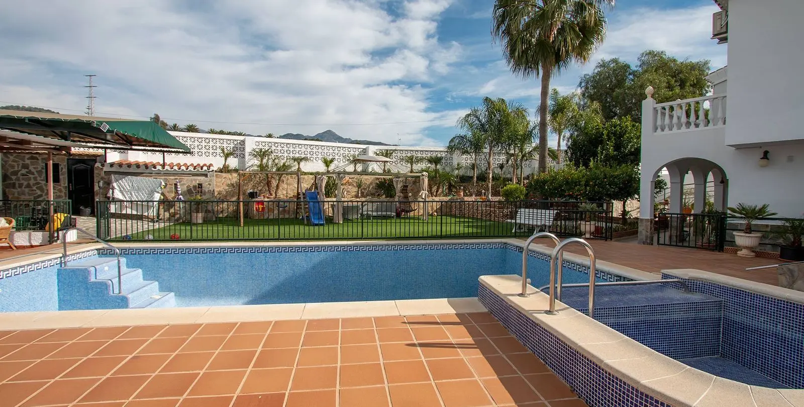 Sale of detached villa in Nerja 4