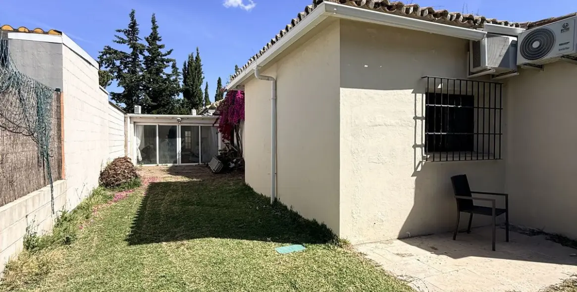 Продажа  отдельно стоящей виллы в Bel Air 35