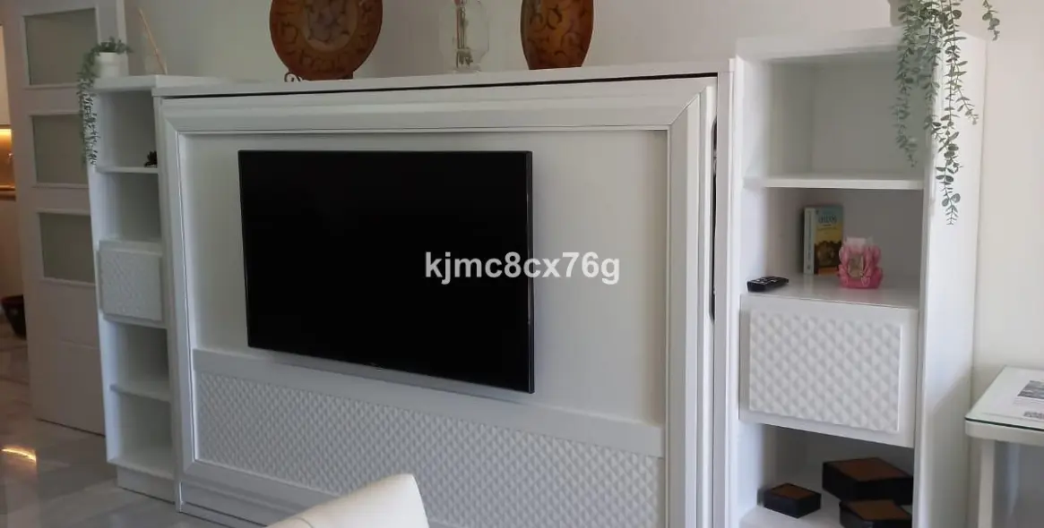 Sale of middle floor apartment in Calahonda 4