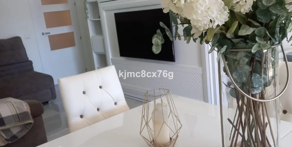 Sale of middle floor apartment in Calahonda 7
