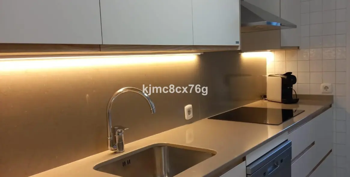 Sale of middle floor apartment in Calahonda 9