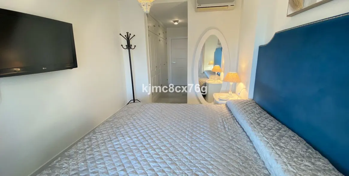 Sale of middle floor apartment in Calahonda 13