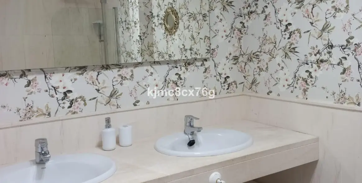 Sale of middle floor apartment in Calahonda 14