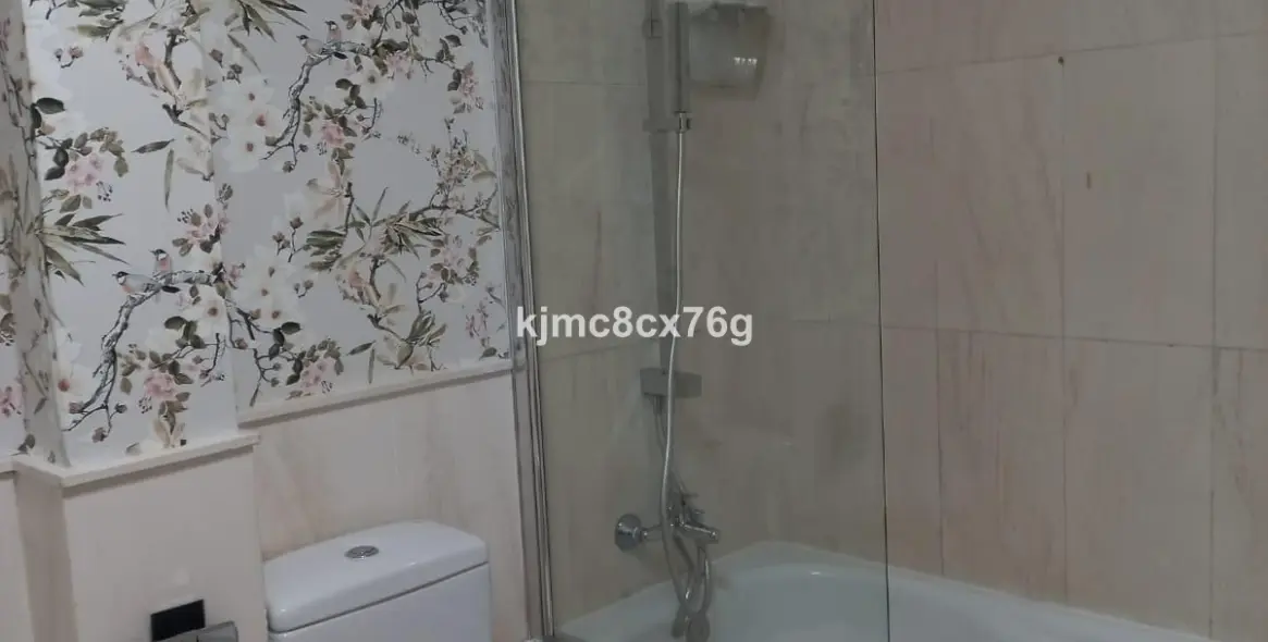 Sale of middle floor apartment in Calahonda 15