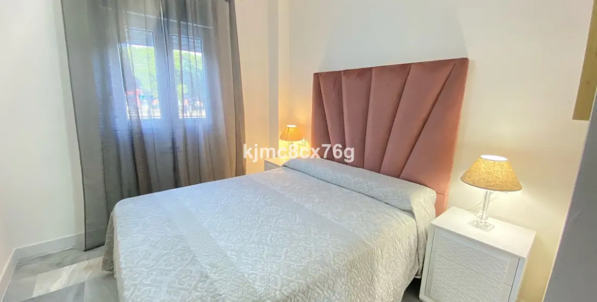 Sale of middle floor apartment in Calahonda 16