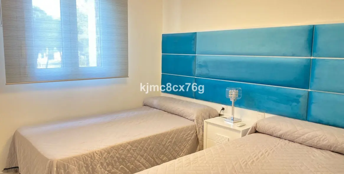 Sale of middle floor apartment in Calahonda 20