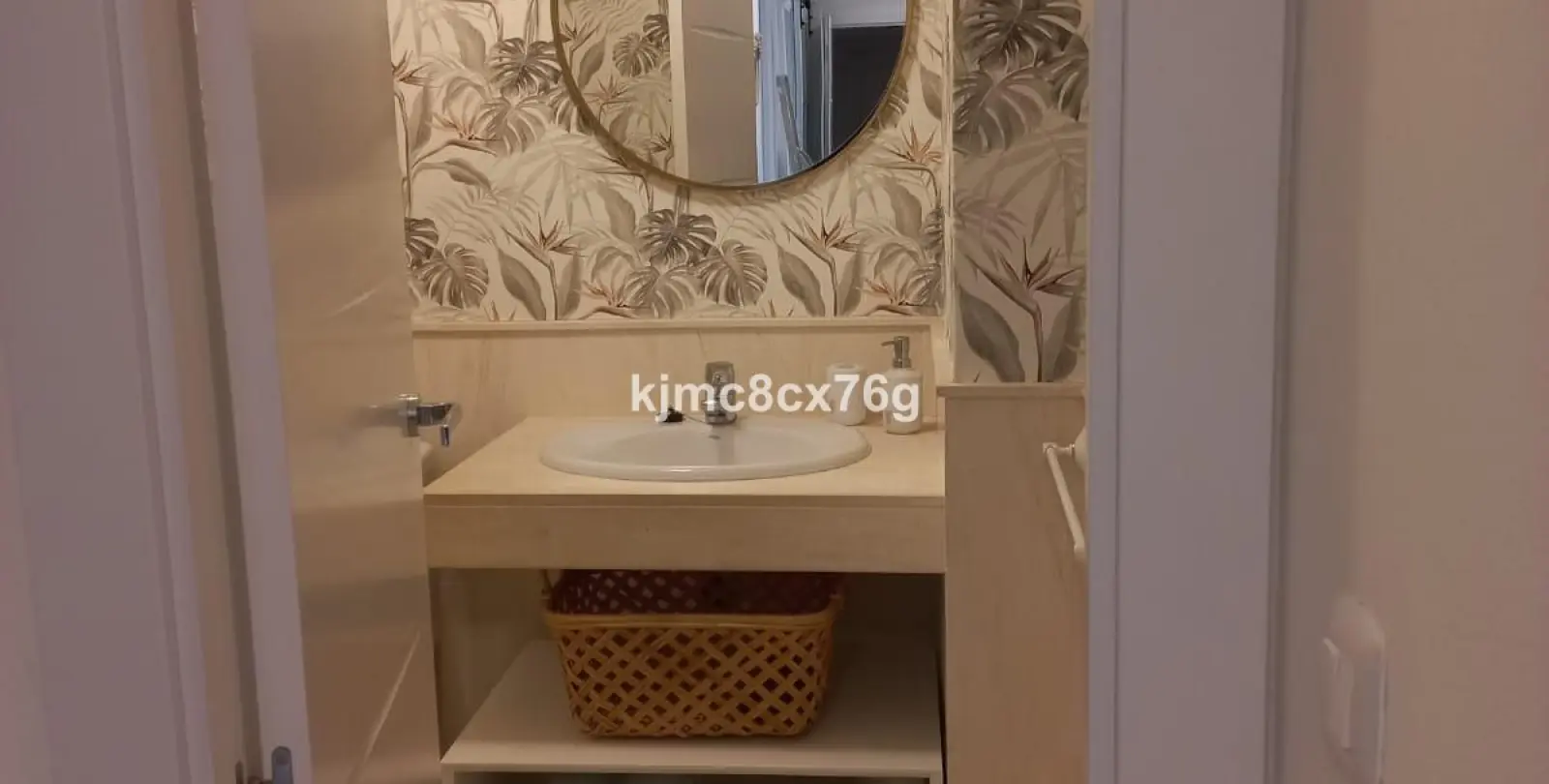 Venta de apartamento en planta media en Calahonda 18