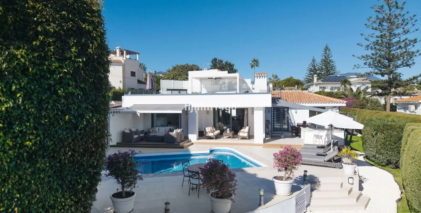 Продажа  отдельно стоящей виллы в Nueva Andalucía 1