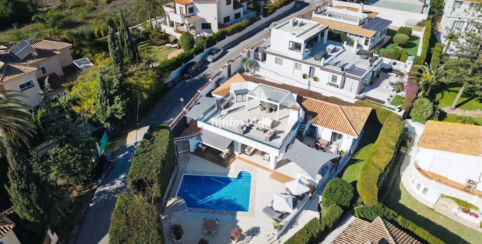 Продажа  отдельно стоящей виллы в Nueva Andalucía 20
