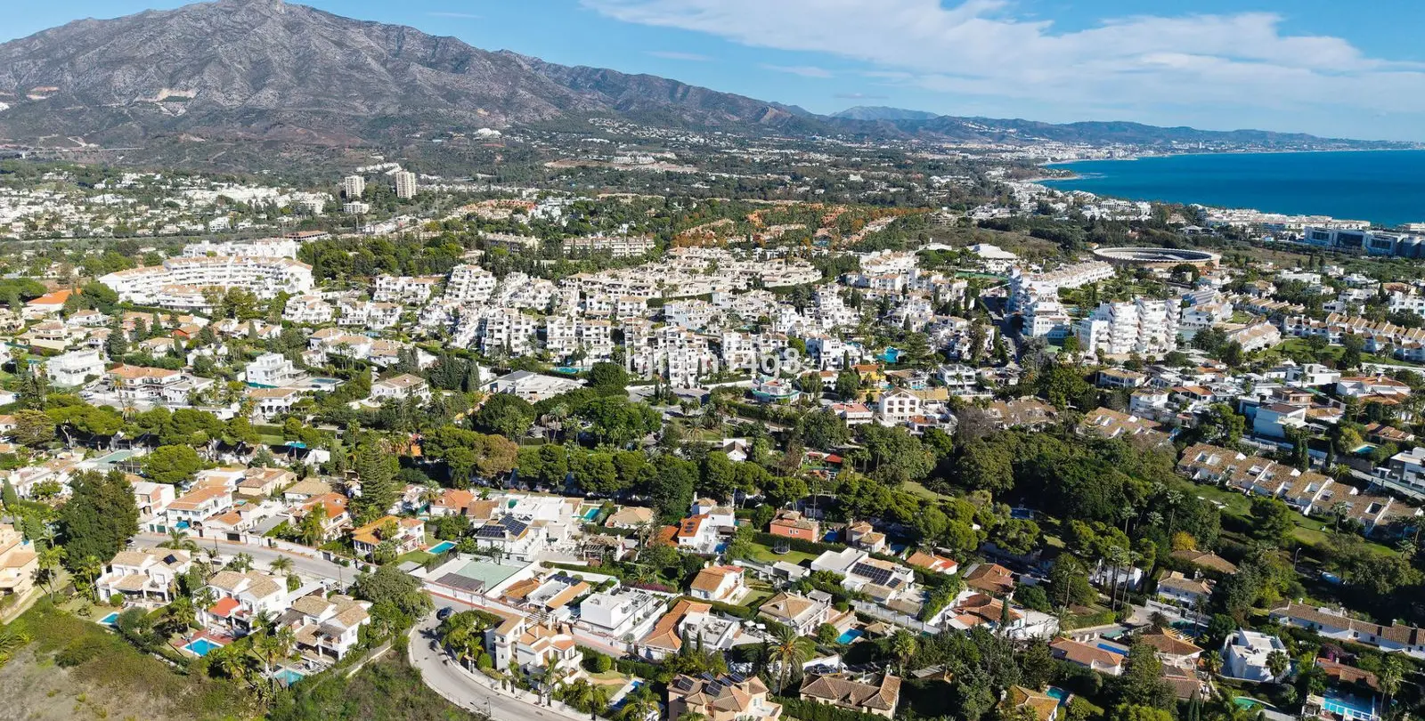Продажа  отдельно стоящей виллы в Nueva Andalucía 33