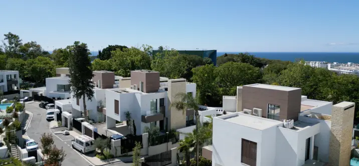 Long-term rent of detached villa in The Golden Mile 1
