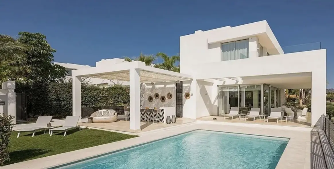 Long-term rent of detached villa in Río Real 1