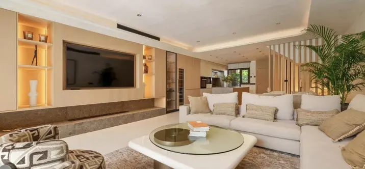 Long-term rent of semi-detached house in The Golden Mile 0