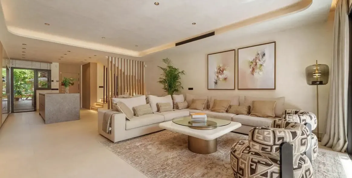 Long-term rent of semi-detached house in The Golden Mile 2