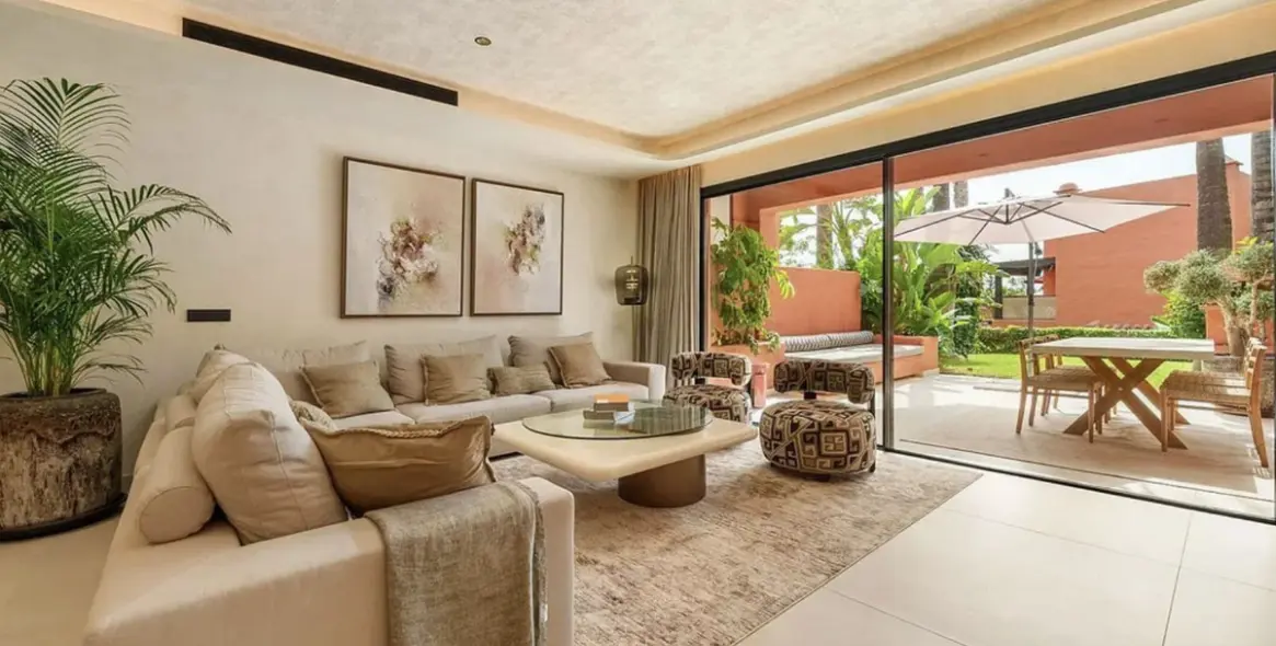 Long-term rent of semi-detached house in The Golden Mile 3