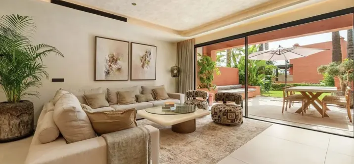 Long-term rent of semi-detached house in The Golden Mile 2