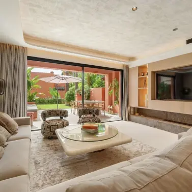 Long-term rent of semi-detached house in The Golden Mile