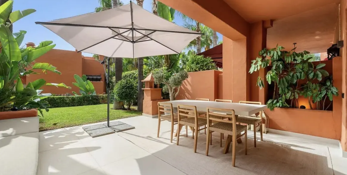 Long-term rent of semi-detached house in The Golden Mile 6