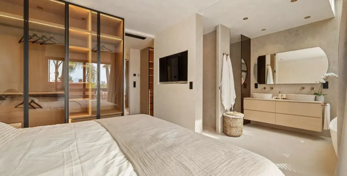Long-term rent of semi-detached house in The Golden Mile 7